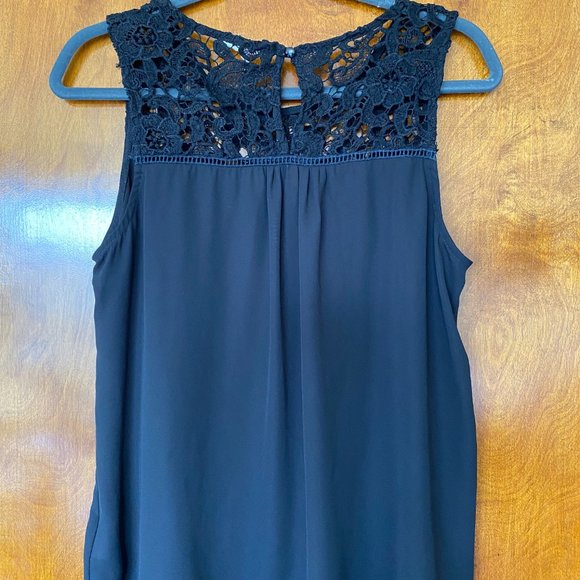 Elegant black sleeveless blouse - Picture 3 of 3